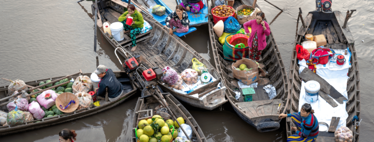 Marché flottant en Thaïlande : lequel choisir et tout ce qu&rsquo;il faut savoir avant votre visite